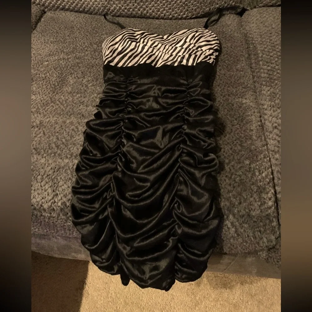Formal Dress - Picture 1 of 3